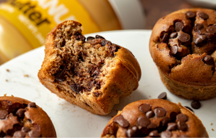 Fitness recept: Muffini od banane s maslacem od kikirikija i komadićima čokolade