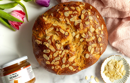 Fitness recept: slatki uskršnji kruh s medom i bademima